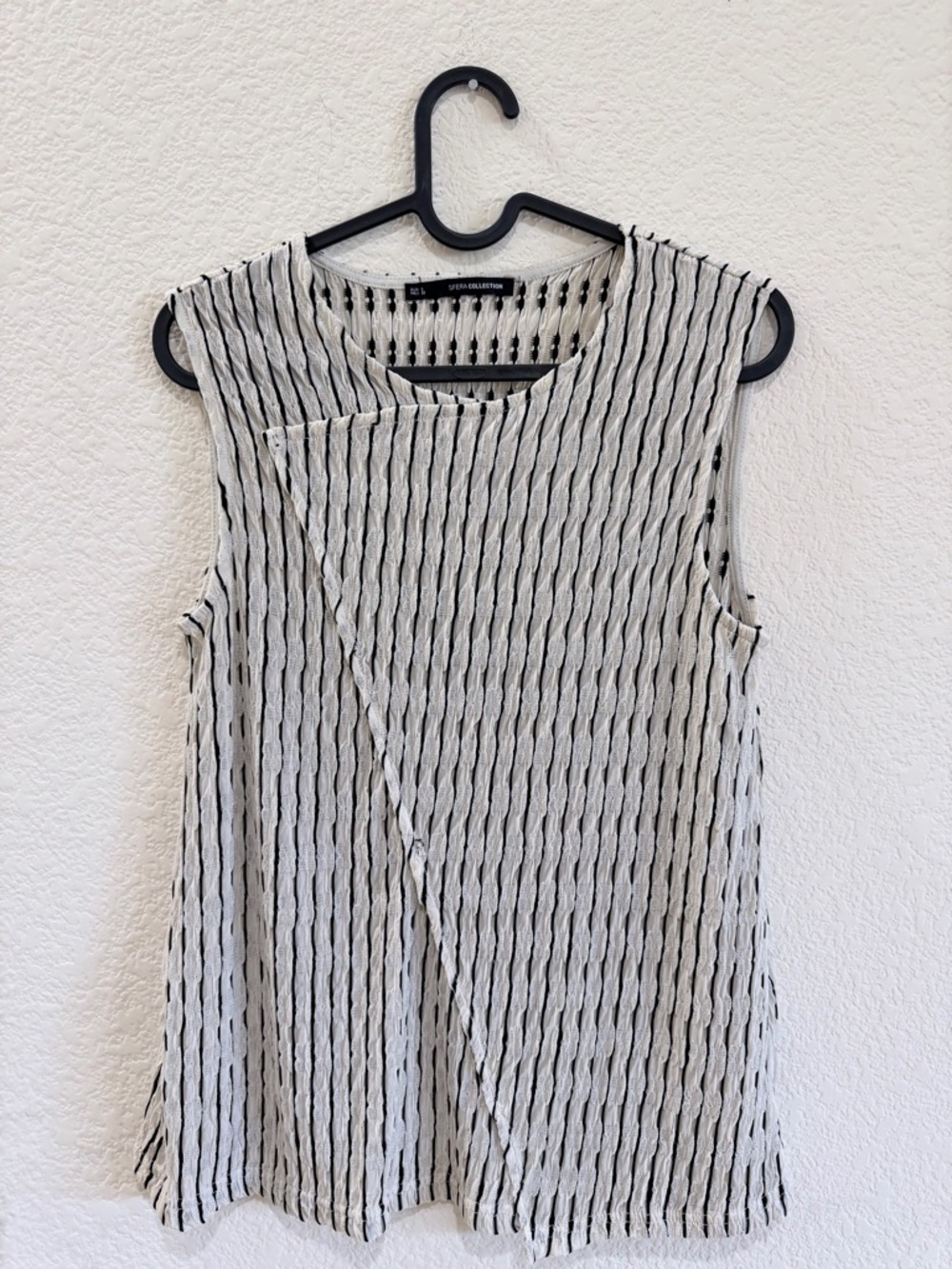 Sfera sleeveless Top in Cream and Black